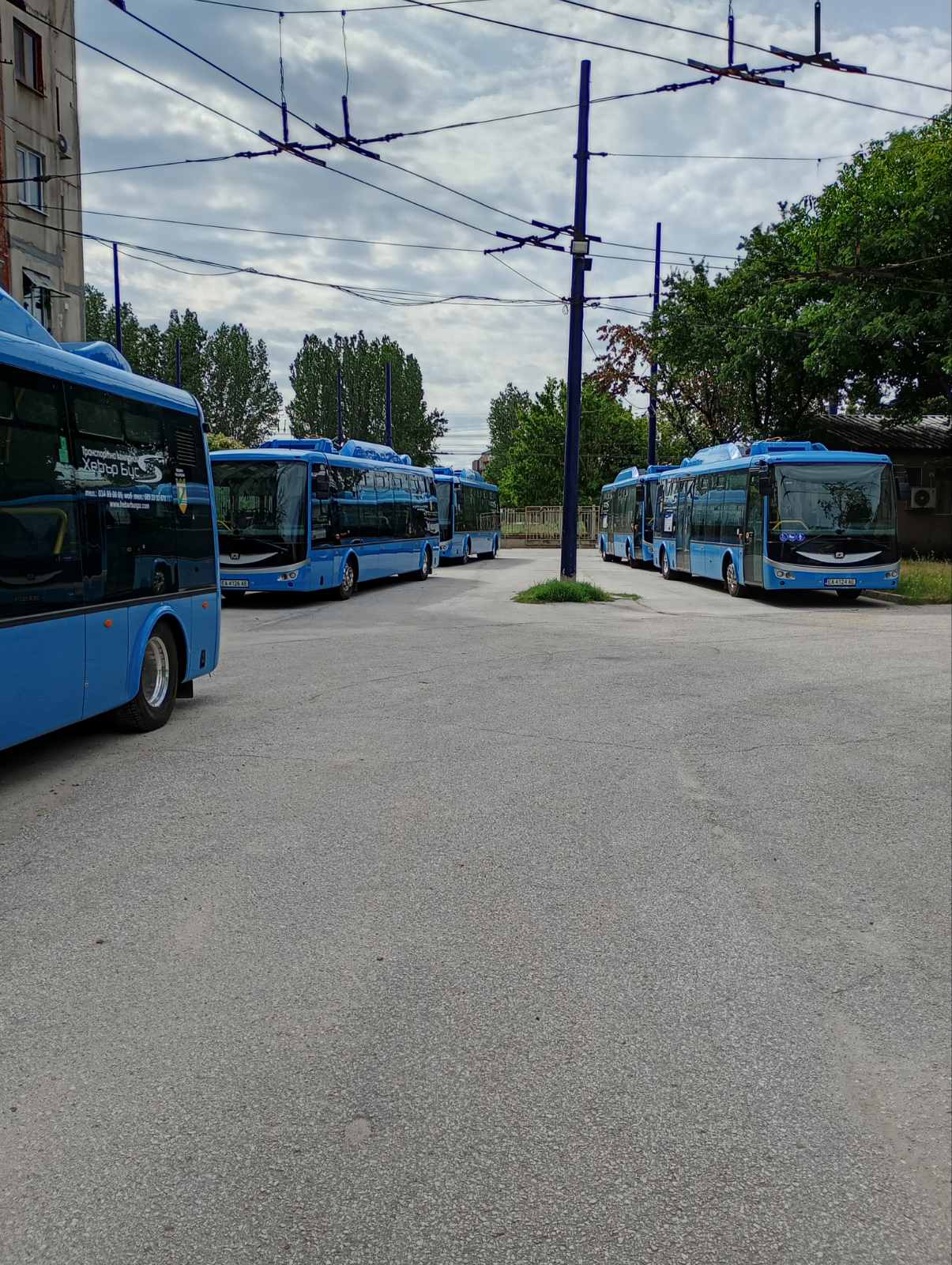Новите електробуси тръгват из улиците на Пазарджик в понеделник. „ХебърБус“ пуска през първия ден безплатни пътувания.   